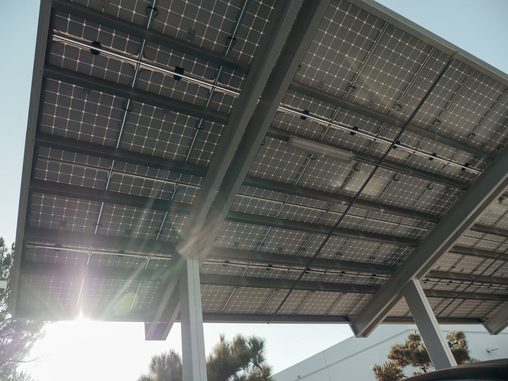 Carport photovoltaïque prix, autonomie et — installation de carport solaire avec panneaux