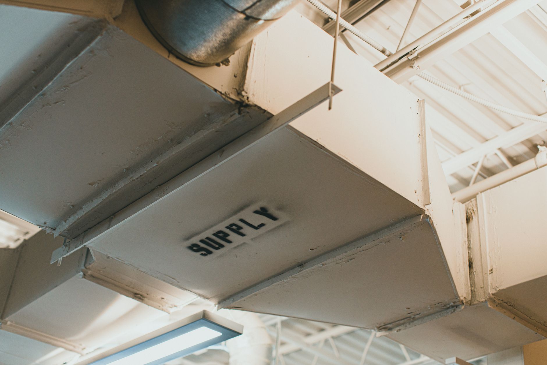 Dimensionner le débit d’air VMC et relier ce calcul au diamètre des gaines — installation de gaines de ventilation