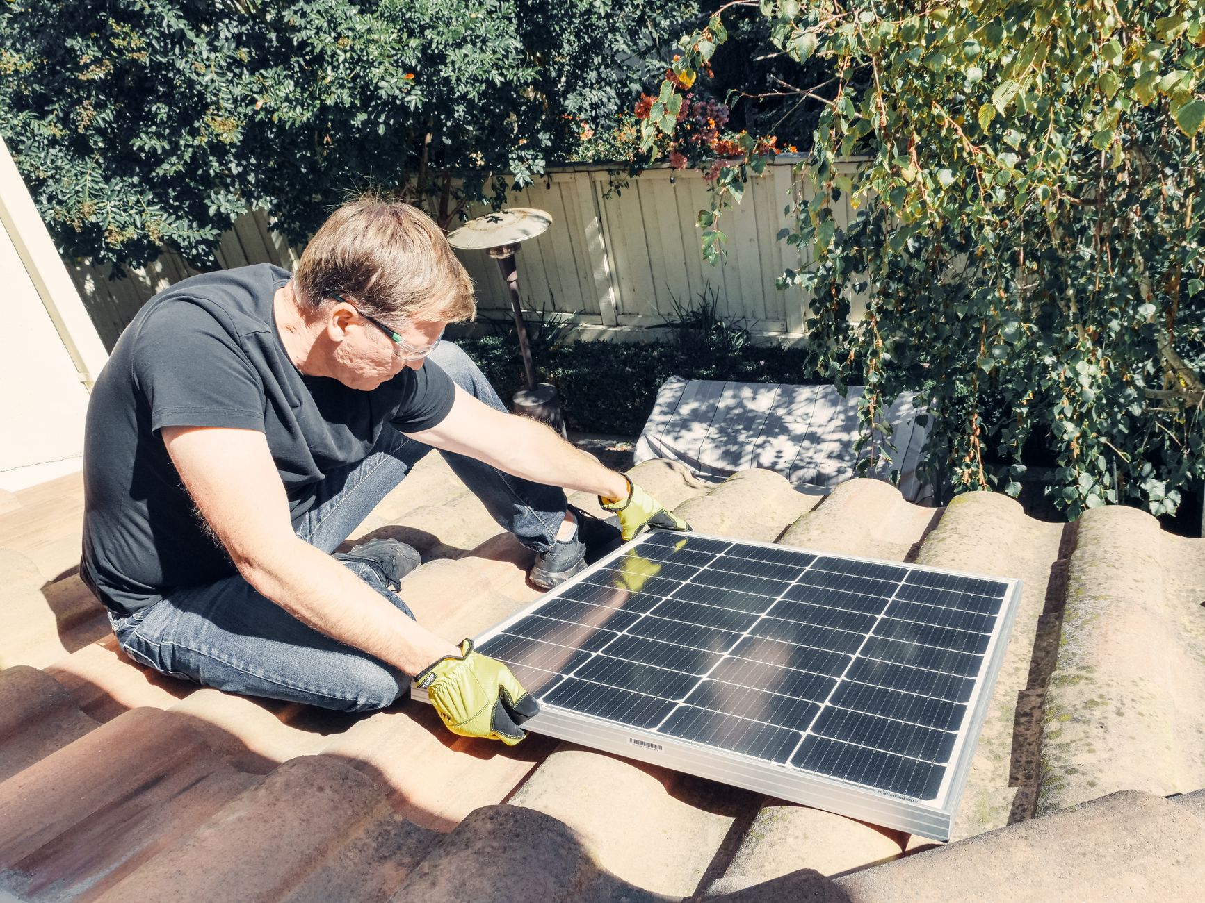 Fonctionnement d’un panneau solaire sur camping-car et choix du type de module — installation panneau solaire sur camping-car