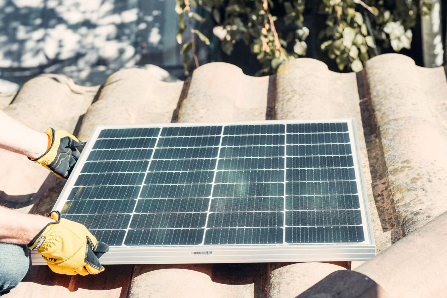 Installation panneau solaire sur camping car : guide complet