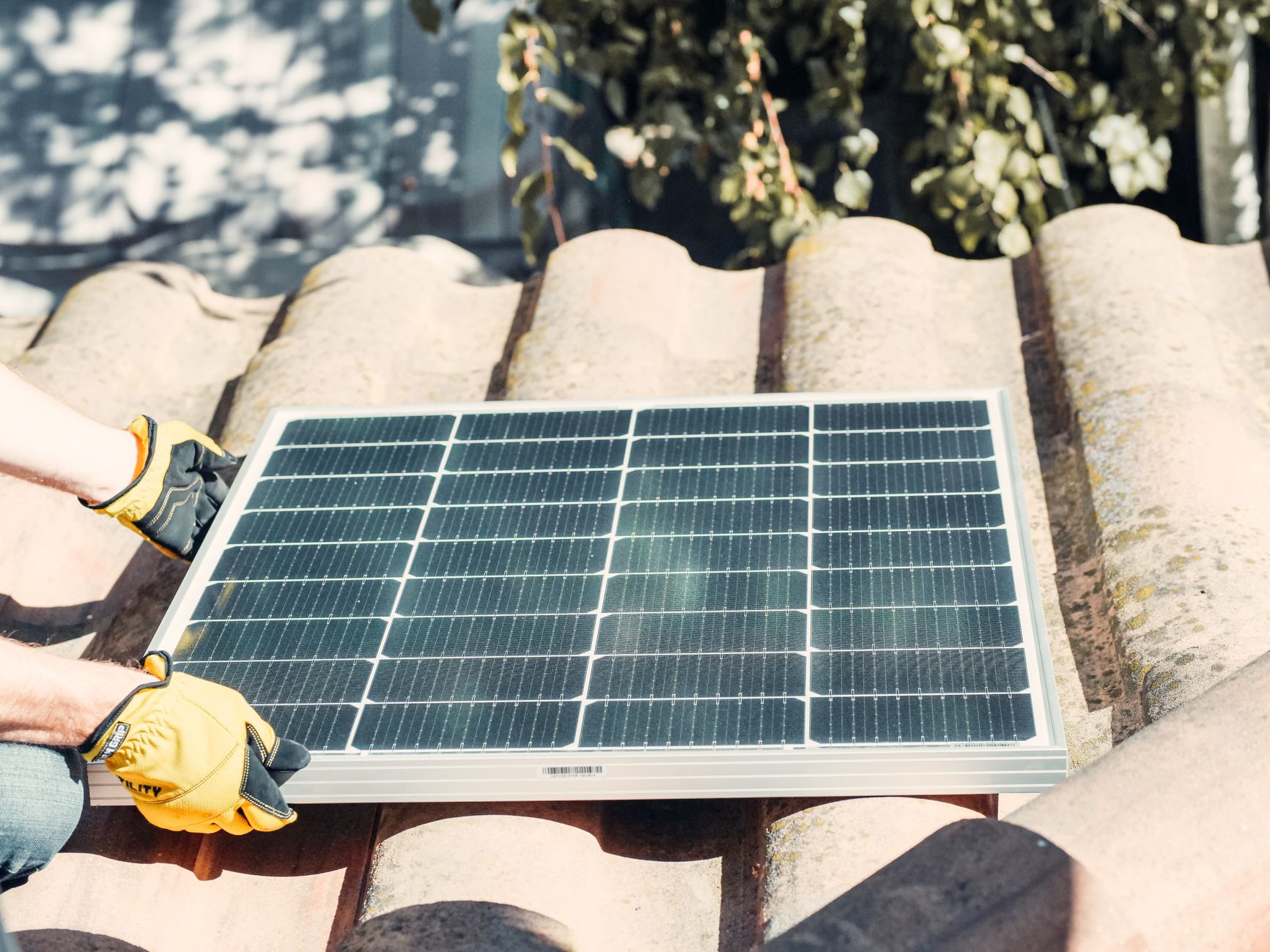 Installation panneau solaire sur camping — installation panneau solaire sur camping-car