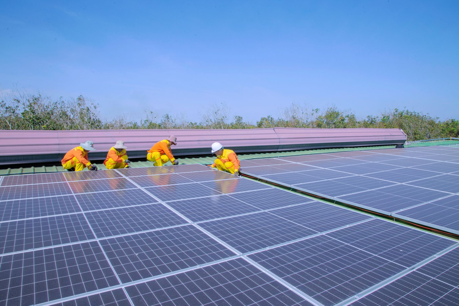 Comprendre ce qu’est vraiment un panneau solaire 2000 W et ce que cela implique — installation de panneau solaire sur toit