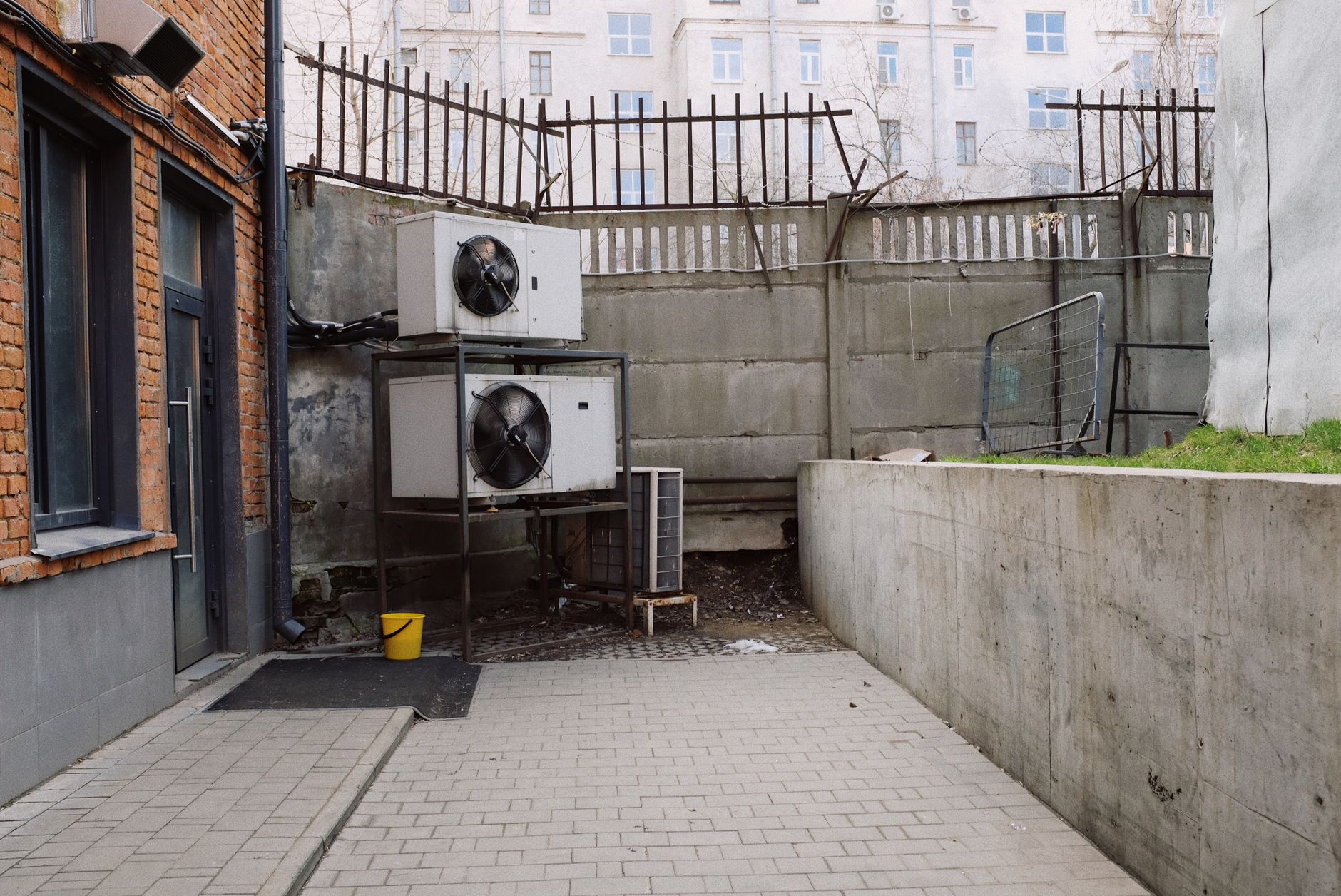 Ventilation du vide sanitaire et humidité : comprendre les risques réels avant de parler de solutions — installation système ventilation vide sanitaire