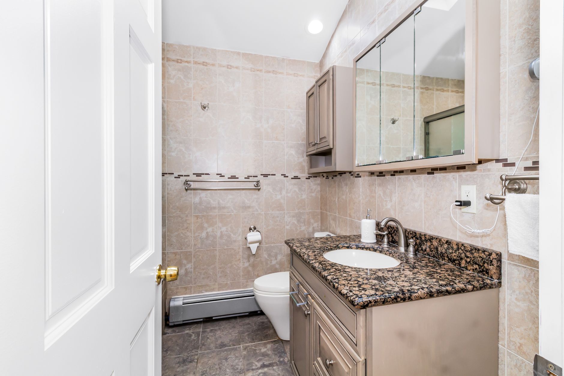 Déshumidificateur salle de bain : quand en installer et quels problèmes il règle vraiment — déshumidificateur en fonctionnement salle de bain