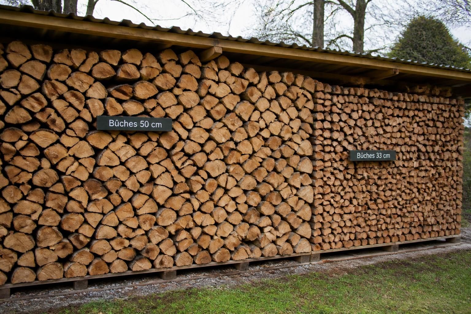 découvrez comment choisir un stère de bois pas cher en vérifiant le volume et l'humidité pour un achat de qualité et économique.
